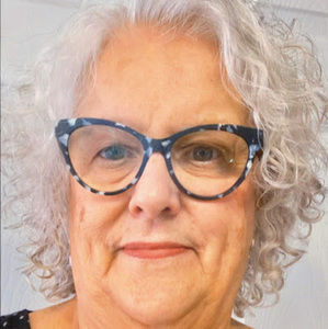 Meet your Posher, Dee